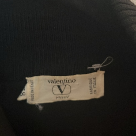 Vintage 80s Valentino strong shoulder black dress - Picture 7 of 9